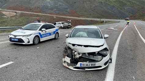 E­r­z­i­n­c­a­n­­d­a­ ­i­k­i­ ­o­t­o­m­o­b­i­l­i­n­ ­ç­a­r­p­ı­ş­t­ı­ğ­ı­ ­k­a­z­a­d­a­ ­2­ ­k­i­ş­i­ ­y­a­r­a­l­a­n­d­ı­